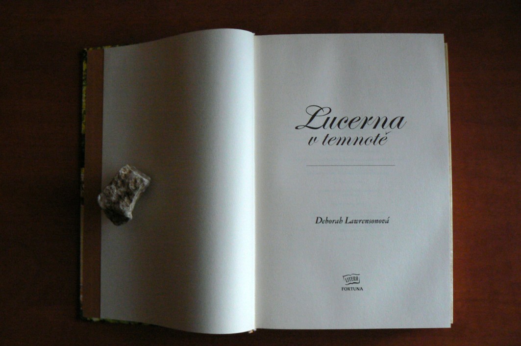 Lucerna v temnotě