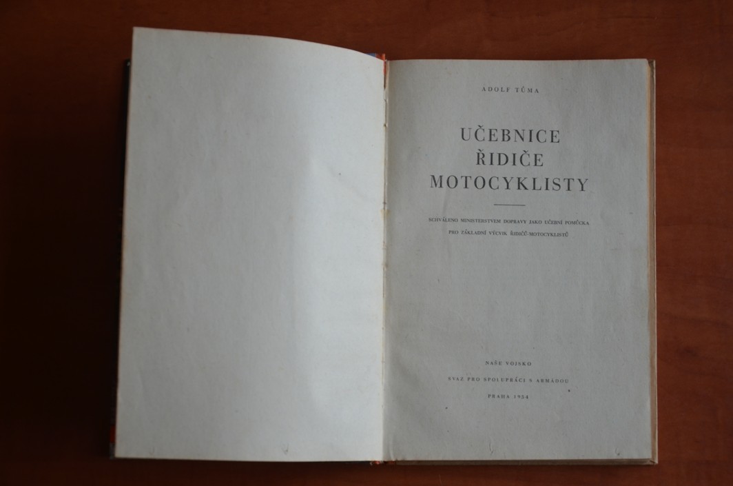 UČEBNICE ŘIDIČE MOTOCYKLISTY (r. vyd. 1954)
