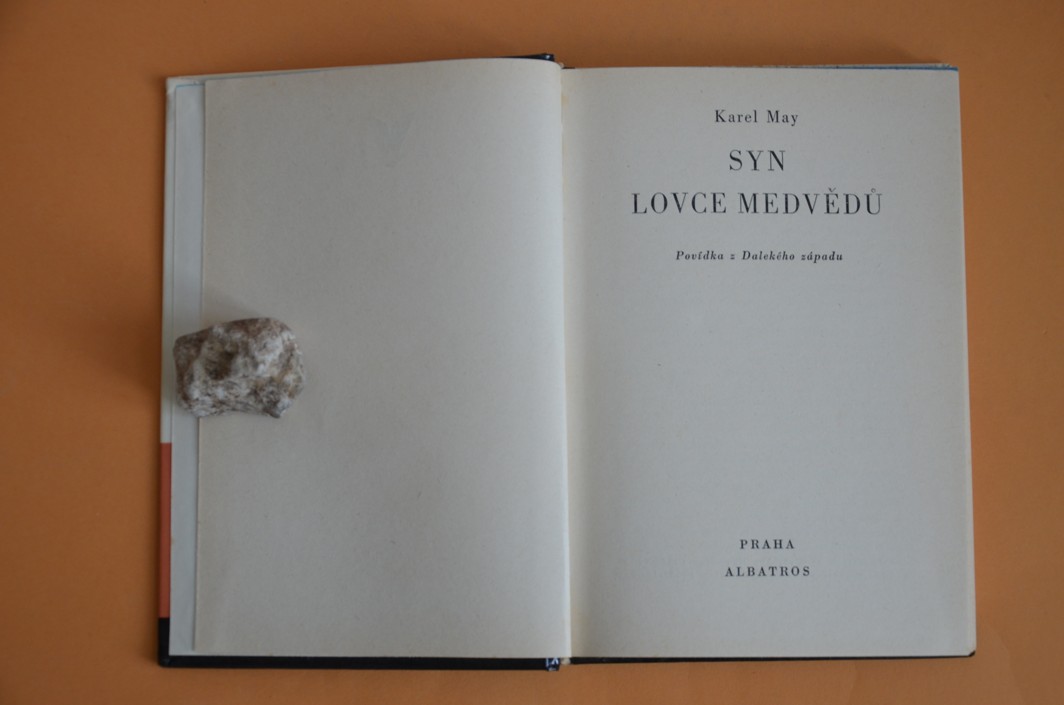 SYN LOVCE MEDVĚDŮ - KOD svazek 18 - Karel May, ilustrace Zdeněk Burian (1969)