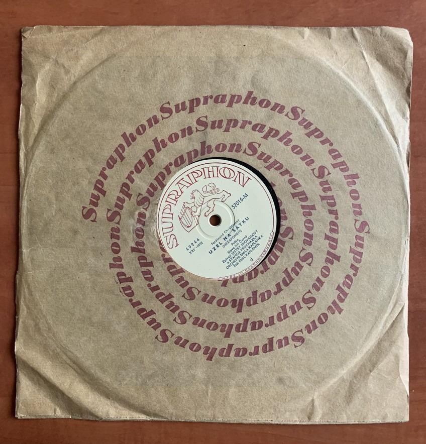 Šelaková deska ŠŤASTNÁ NÁHODA / UZEL NA ŠÁTKU Supraphon 1952