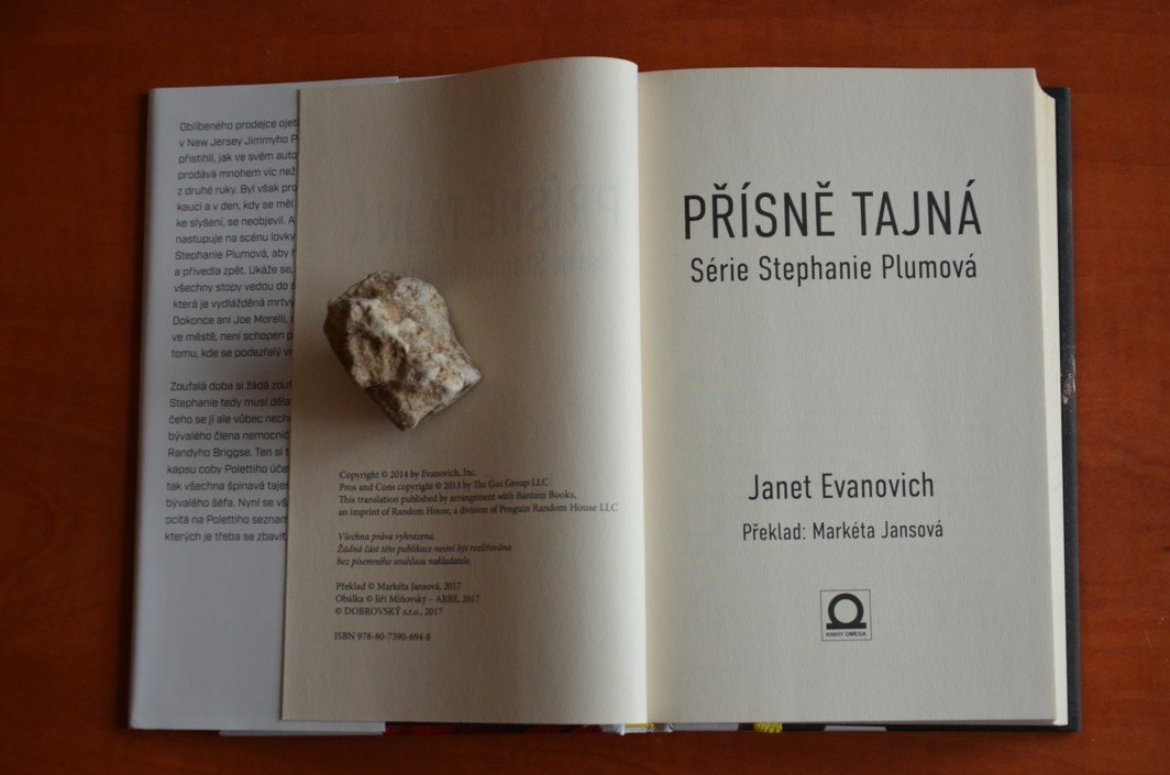 PŘÍSNĚ TAJNÁ - Série Stephanie Plumová - Janet Evanovich (2017)