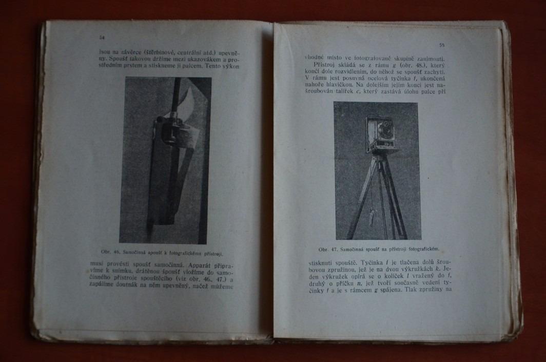 PŘÍSTROJE FOTOGRAFICKÉ A PROMÍTACÍ I. a II. díl J. Axamit (1921-1923)