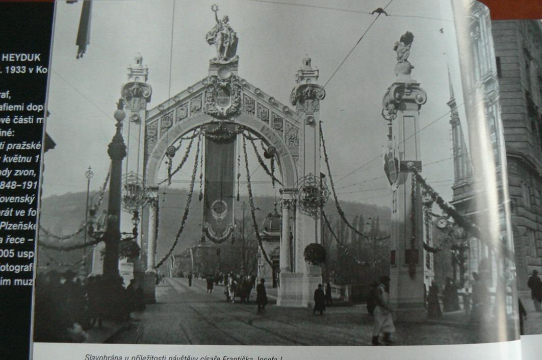 PRAHA PŘED 100 LETY Miloš Heyduk Karel Sýs (2007)