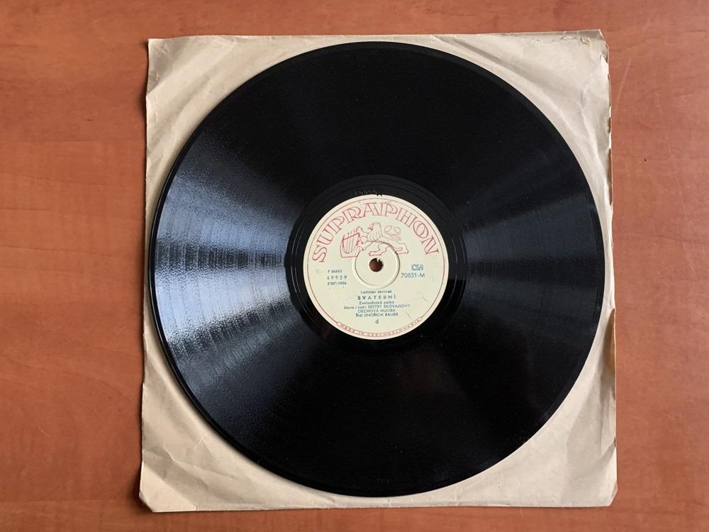 Šelaková deska SVATEBNÍ / KDO VÍ, NAČ MYSLÍŠ Supraphon 1954 - zpěv sestry Skovajsovy