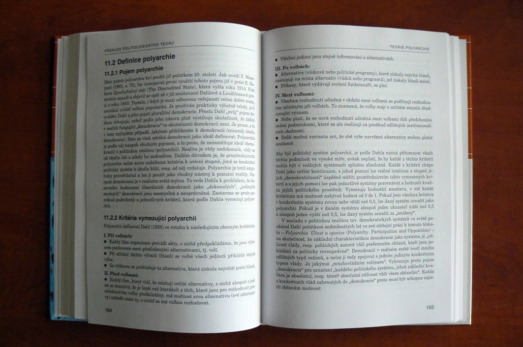 PŘEHLED MODERNÍCH POLITOLOGICKÝCH TEORIÍ