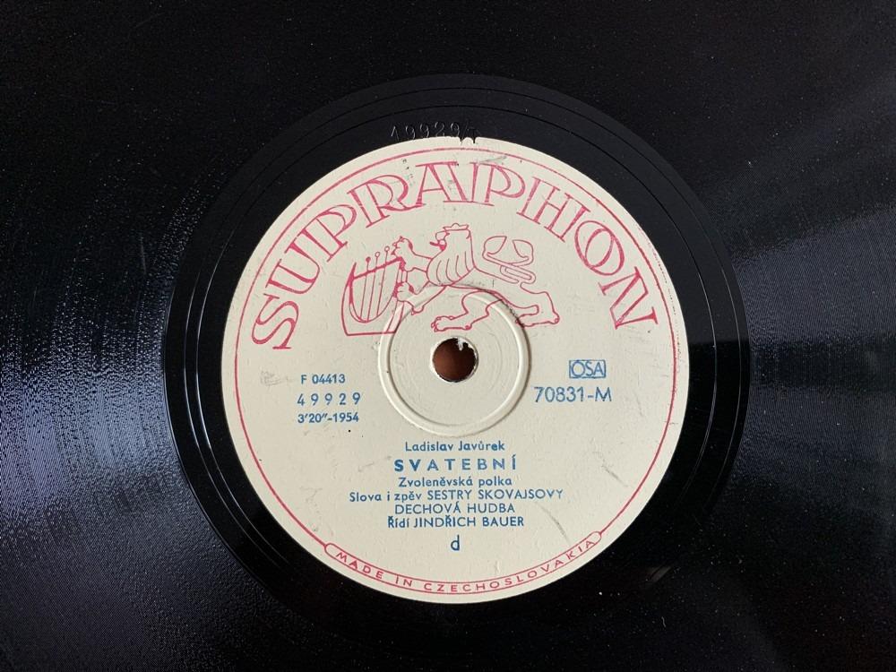 Šelaková deska SVATEBNÍ / KDO VÍ, NAČ MYSLÍŠ Supraphon 1954 - zpěv sestry Skovajsovy