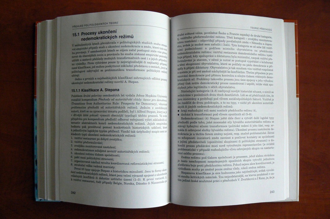 PŘEHLED MODERNÍCH POLITOLOGICKÝCH TEORIÍ