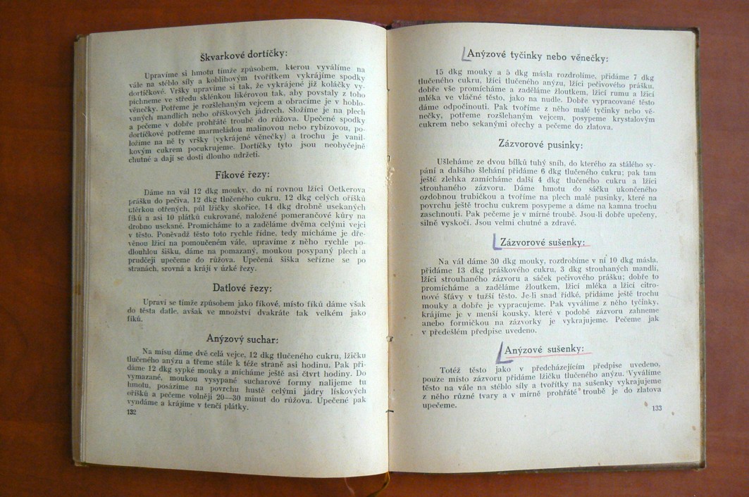ZDRAVOTNÍ POLOVEGETARIÁNSKÁ KUCHAŘKA - A. Kejřová (r. vyd. 1925)